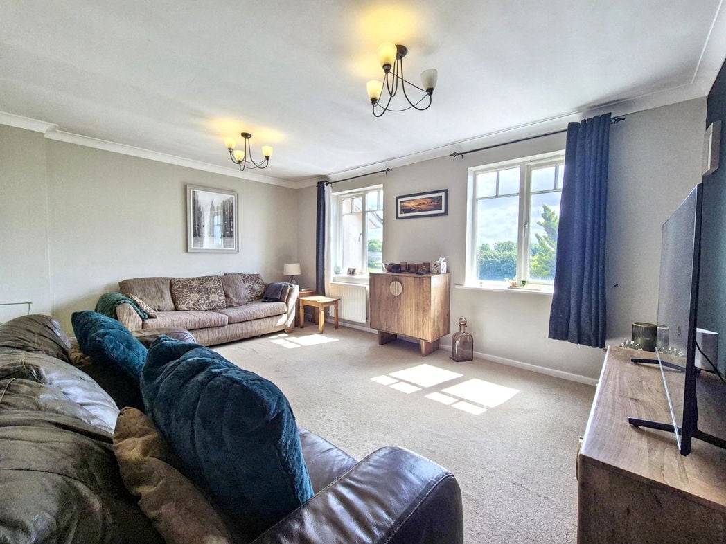 Property image 10 of 23