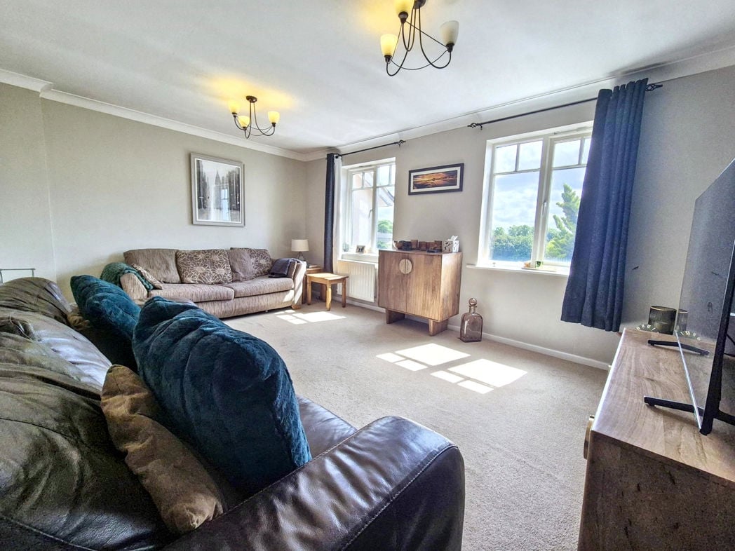 Property image 11 of 23