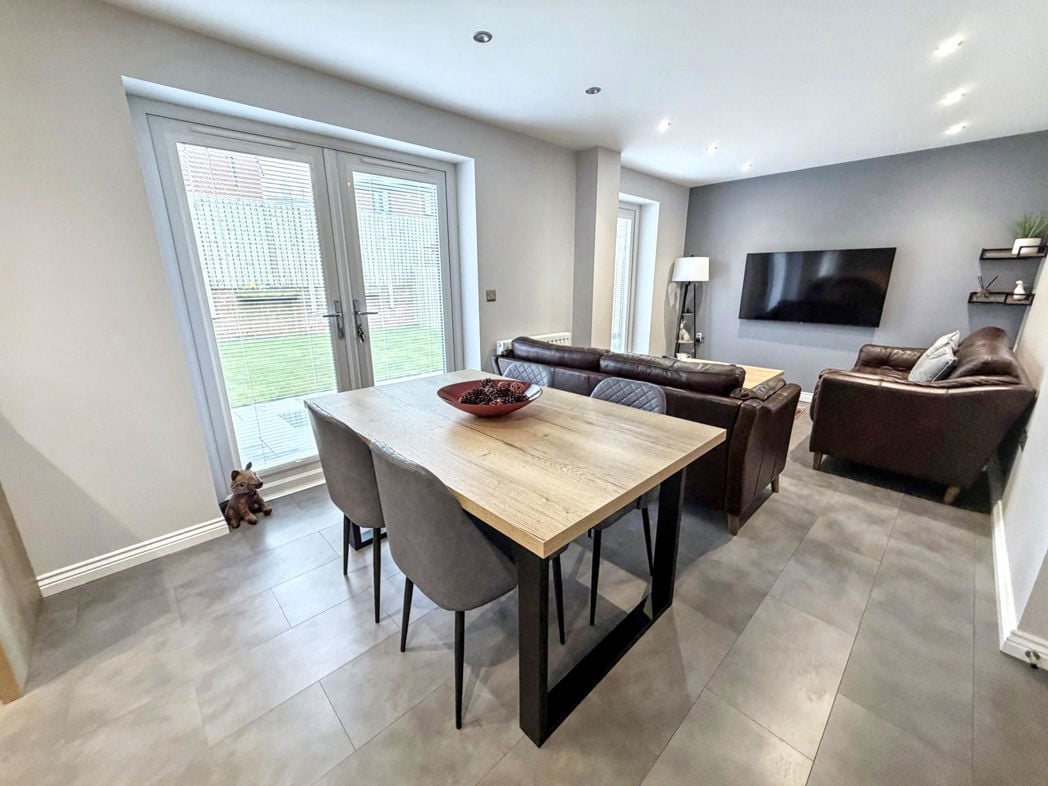 Property image 11 of 32