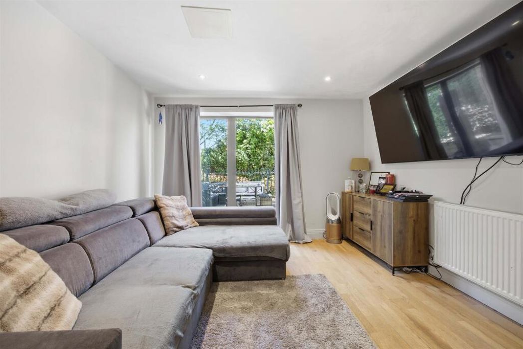 Property image 3 of 12