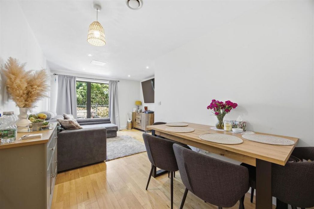 Property image 4 of 12