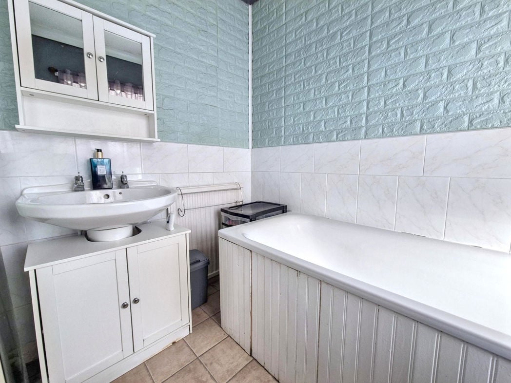 Property image 13 of 17