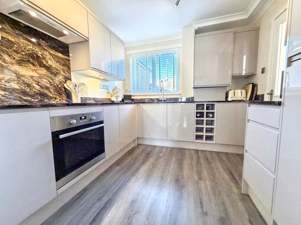 Property image 3 of 23