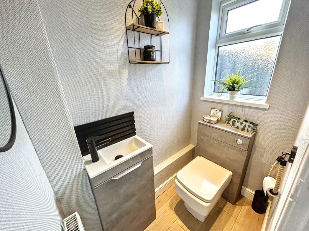 Property image 5 of 11