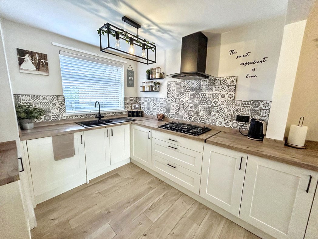 Property image 4 of 11