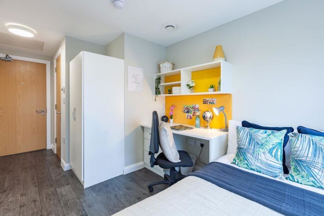 Property image 3 of 16