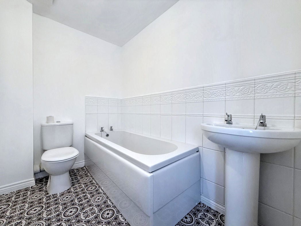 Property image 12 of 23
