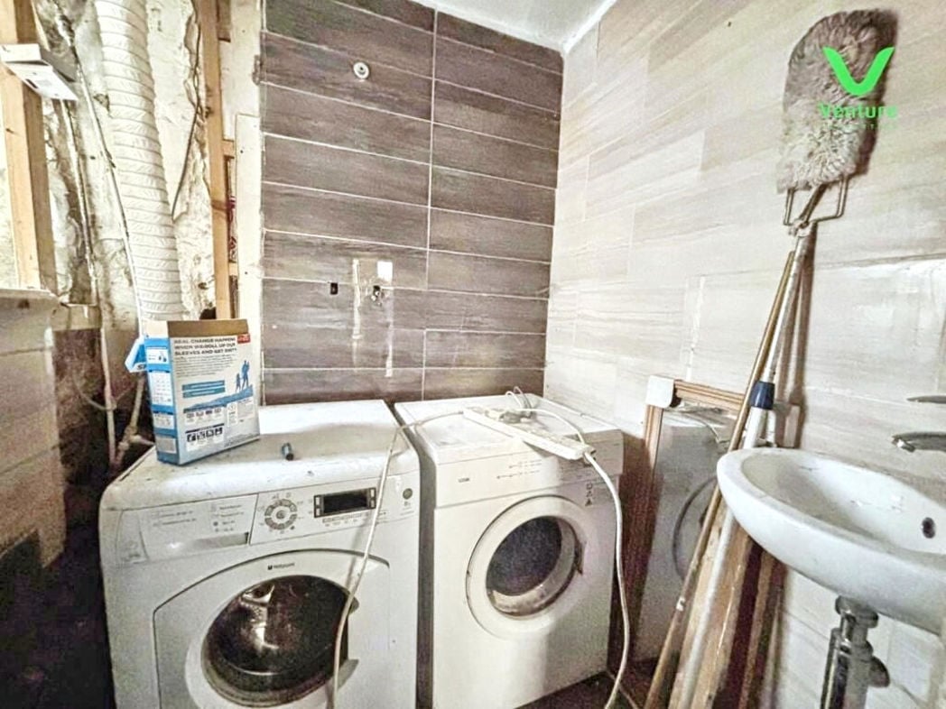 Property image 16 of 35