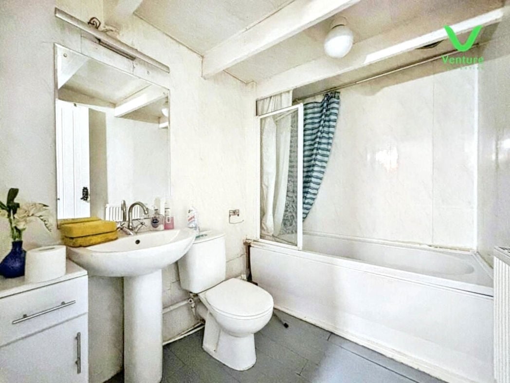 Property image 14 of 35
