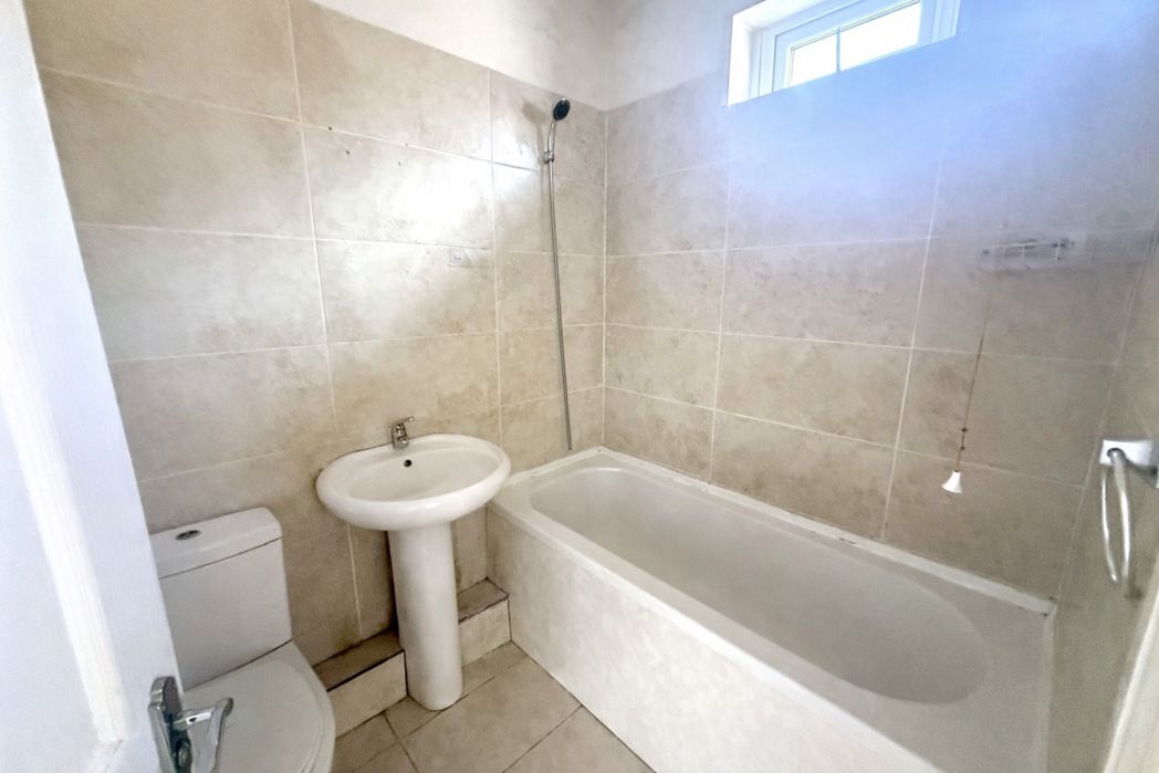 Property image 7 of 7