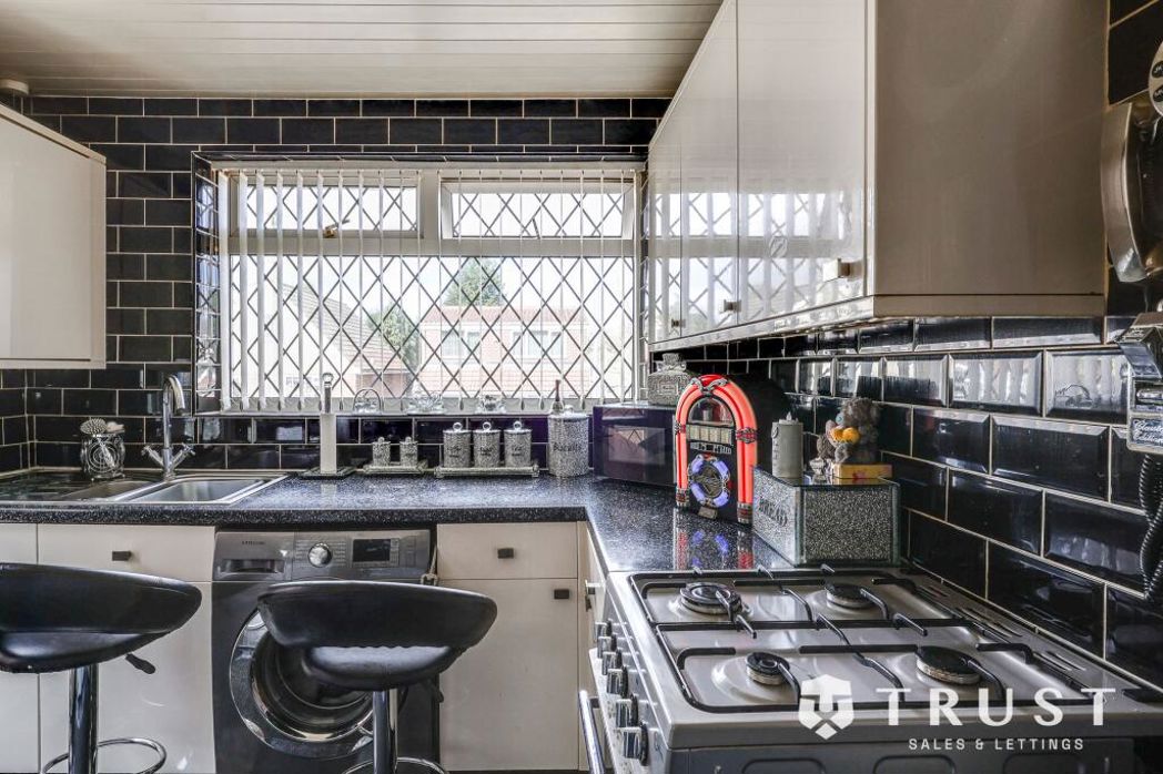 Property image 9 of 28