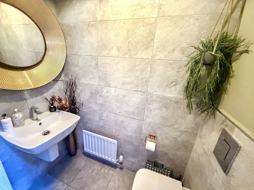 Property image 11 of 24
