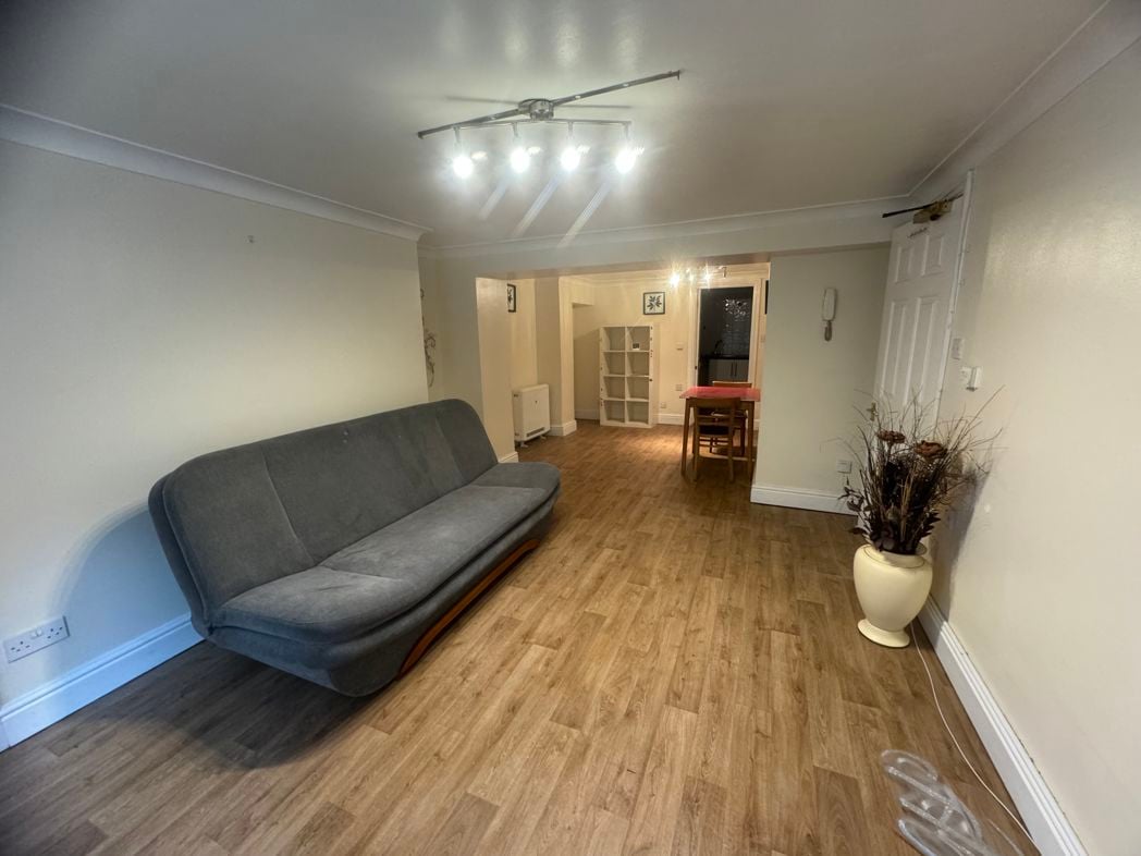 Property image 2 of 6