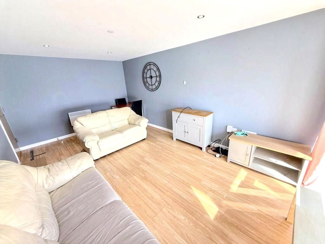 Property image 8 of 18