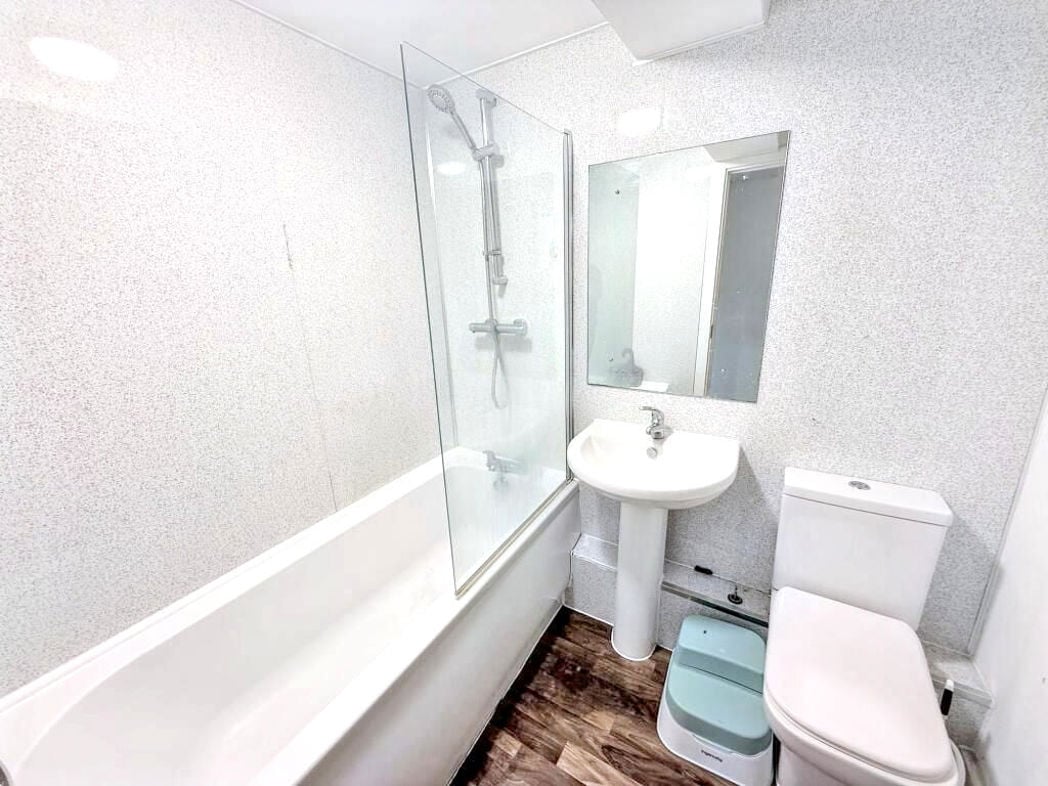 Property image 16 of 18