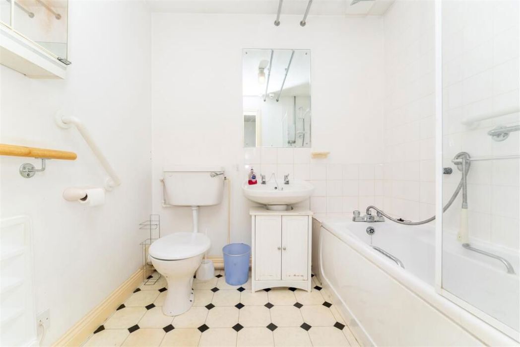 Property image 4 of 6