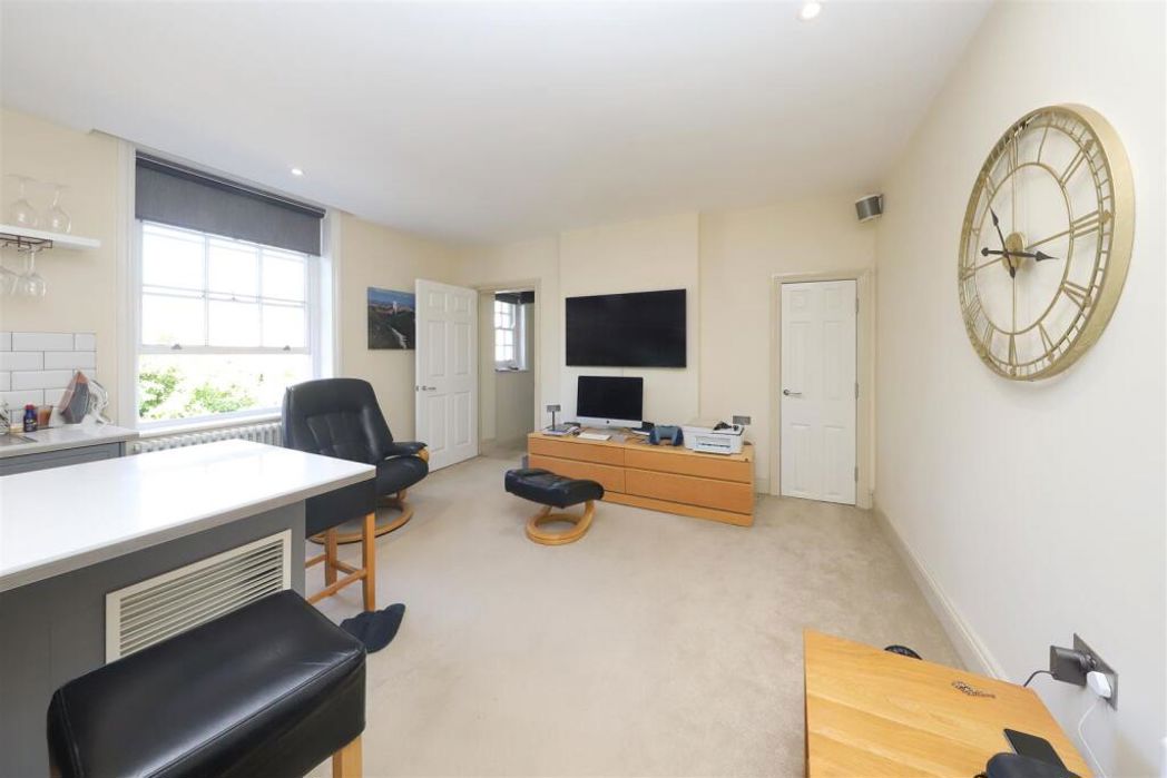 Property image 3 of 21