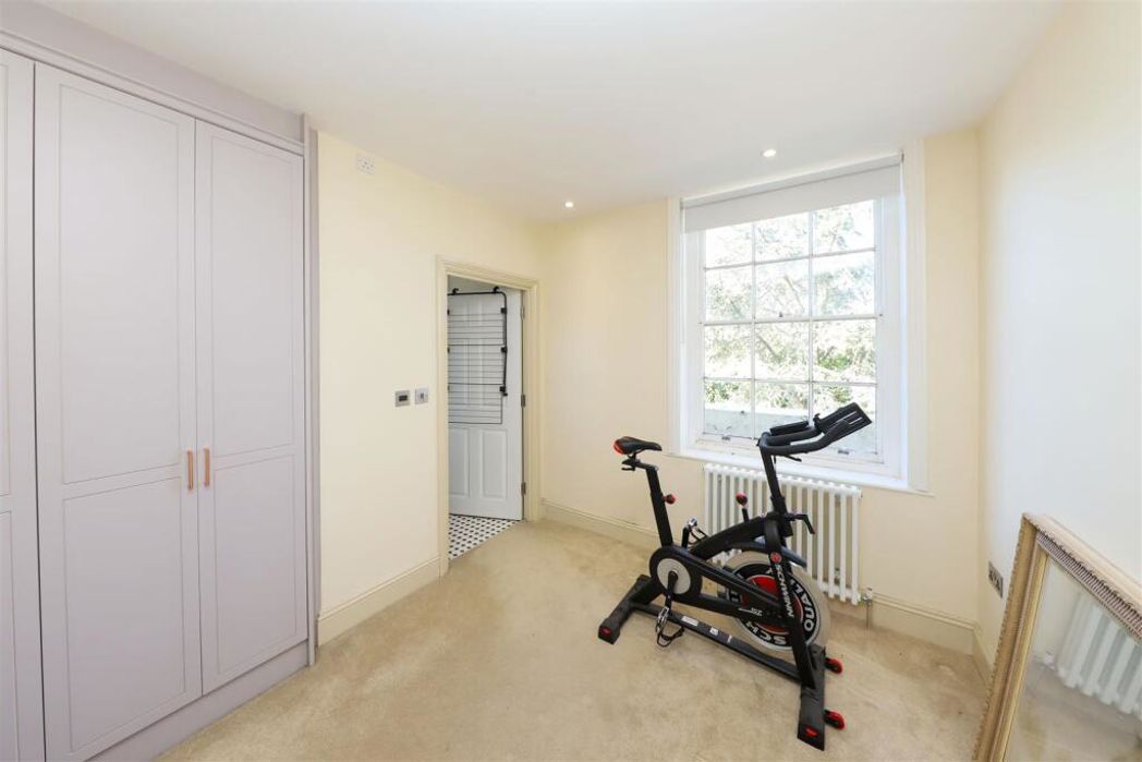 Property image 9 of 21