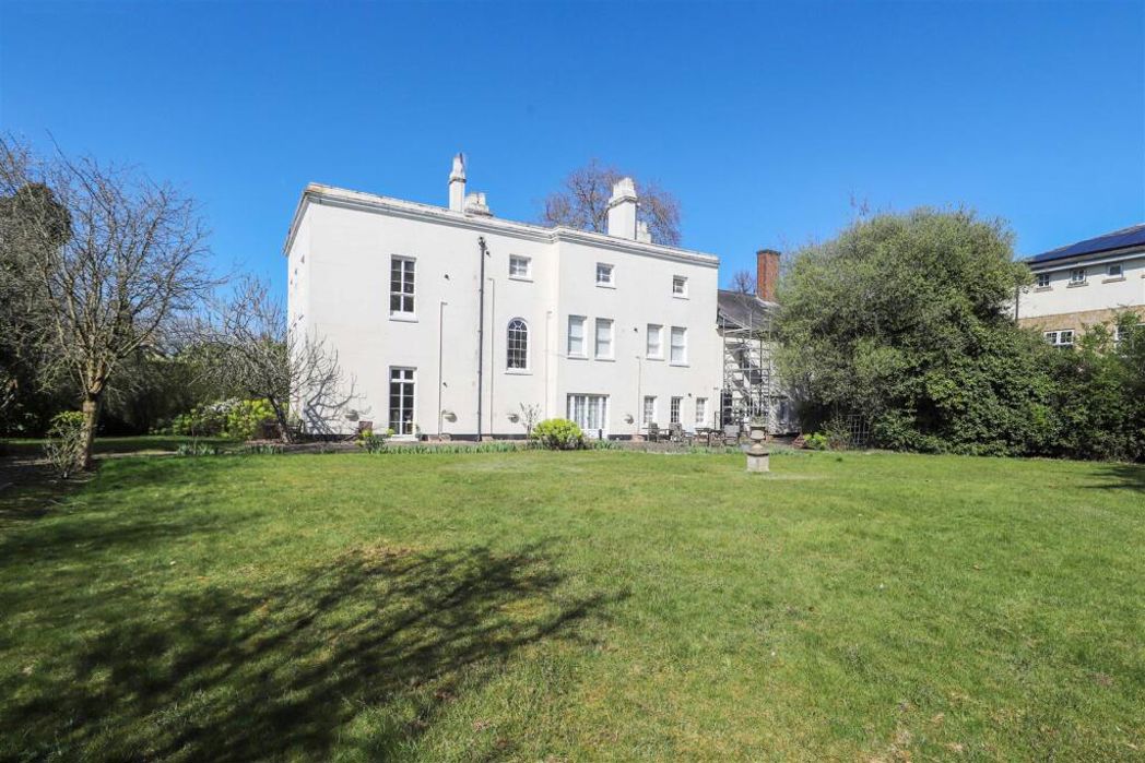 Property image 14 of 21