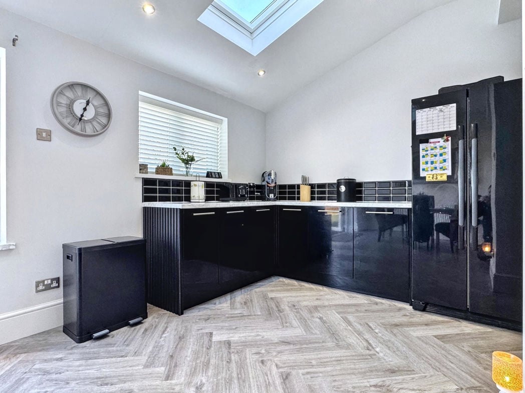 Property image 10 of 28