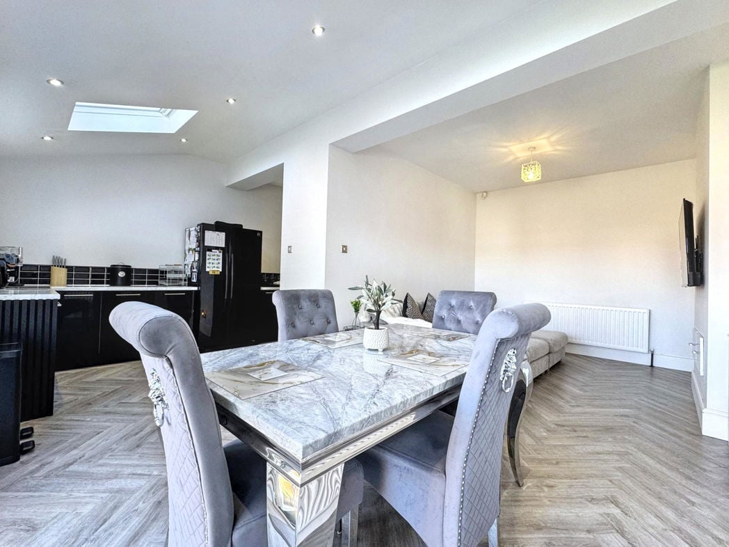 Property image 12 of 28