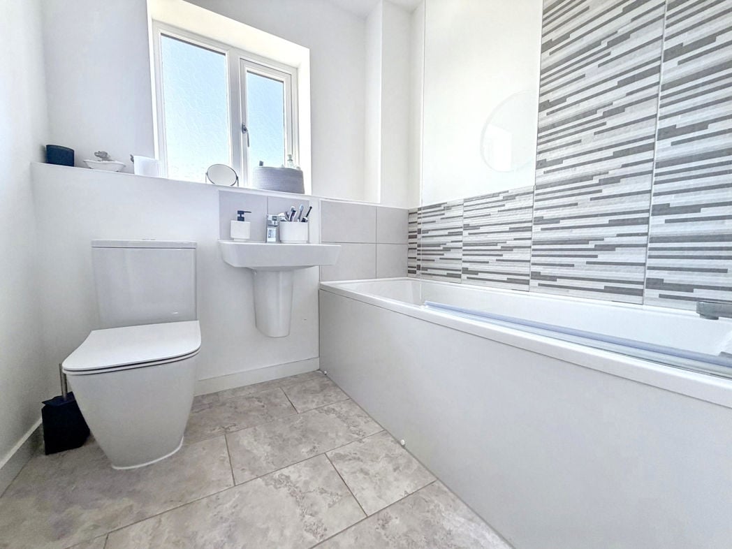 Property image 16 of 19