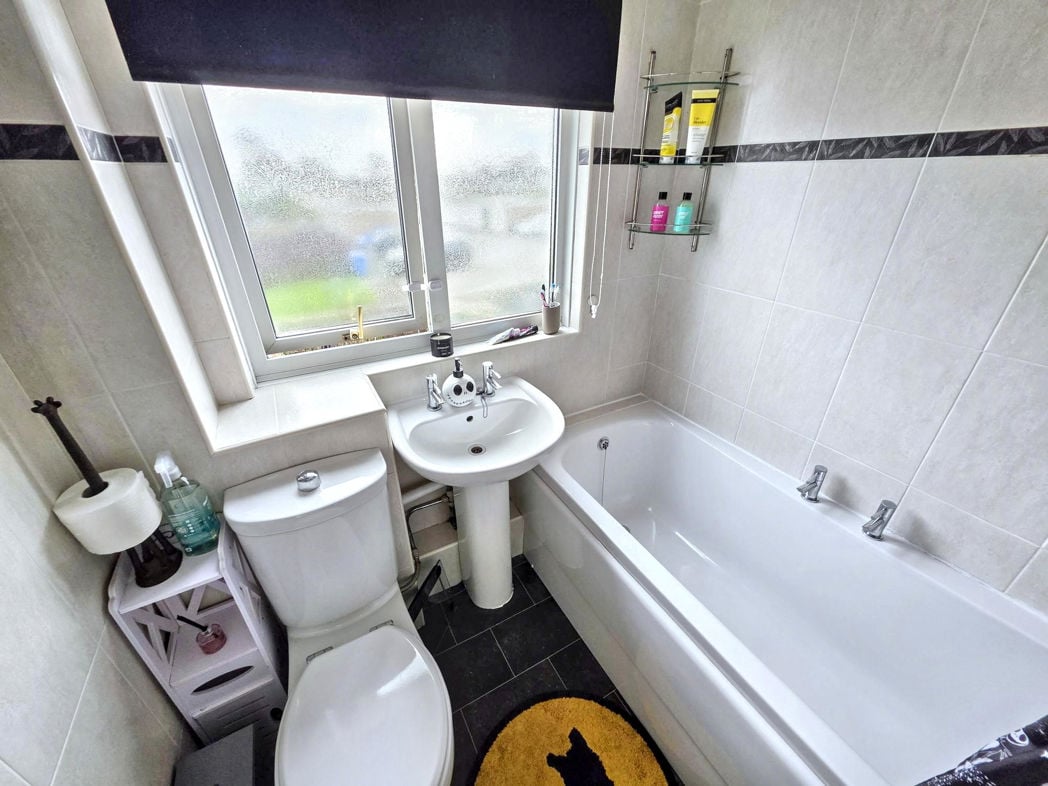 Property image 13 of 17