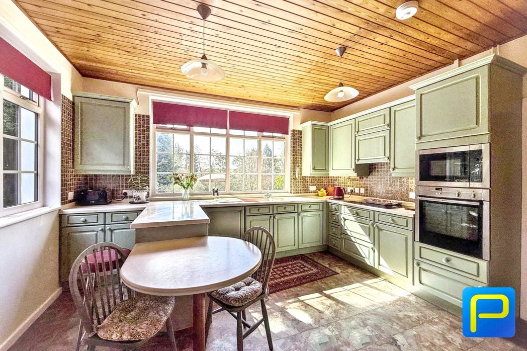 Property image 11 of 44
