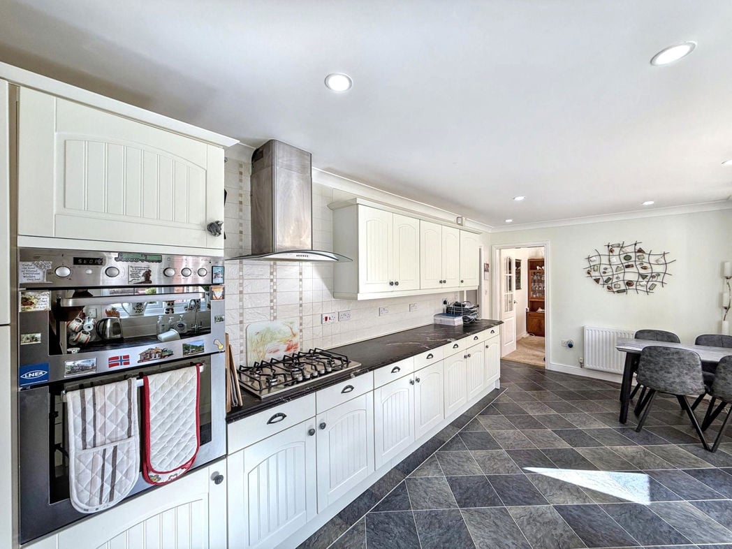 Property image 5 of 26