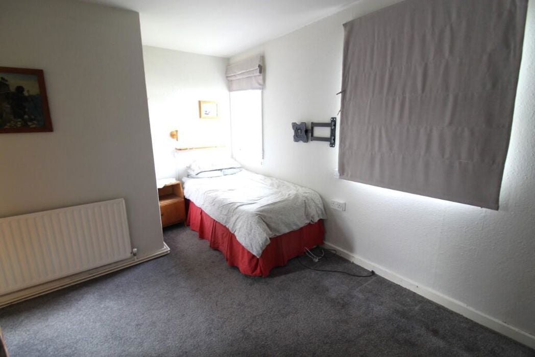 Property image 8 of 12