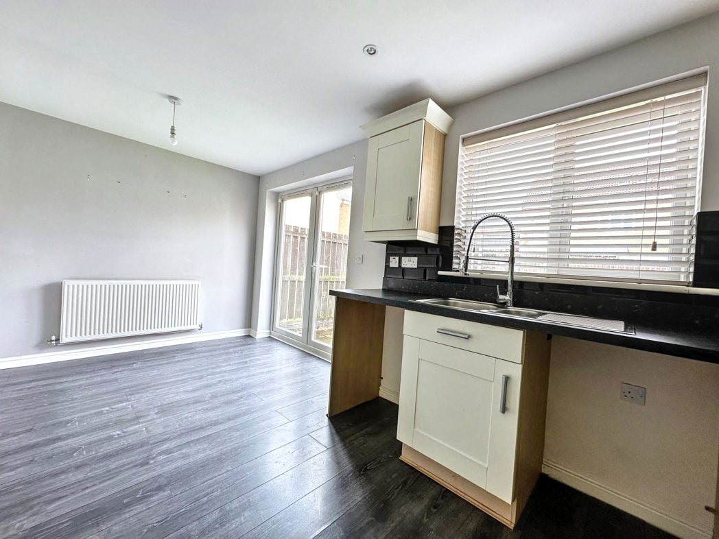 Property image 8 of 18