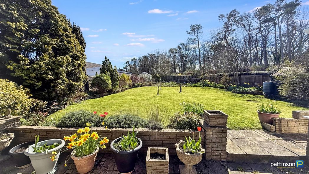 Property image 25 of 33