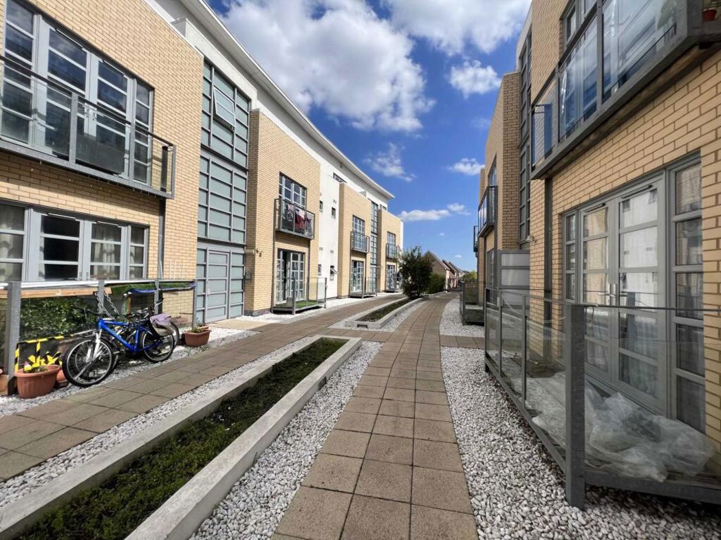 Property image 2 of 9