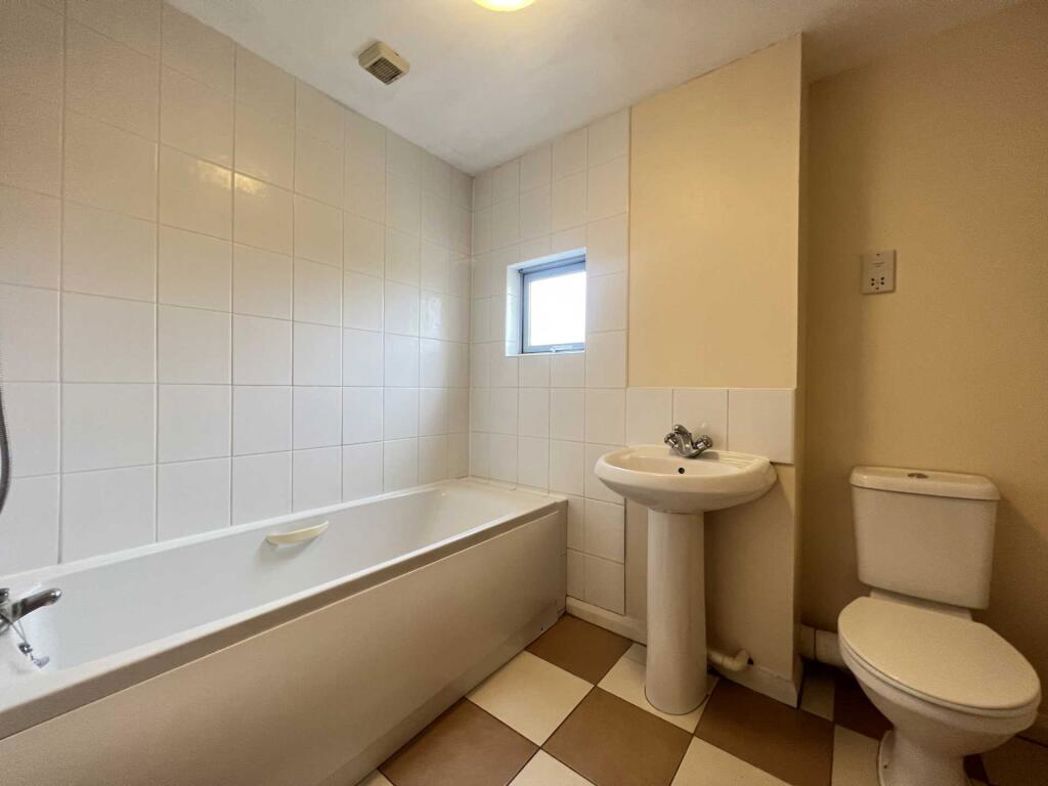 Property image 6 of 9