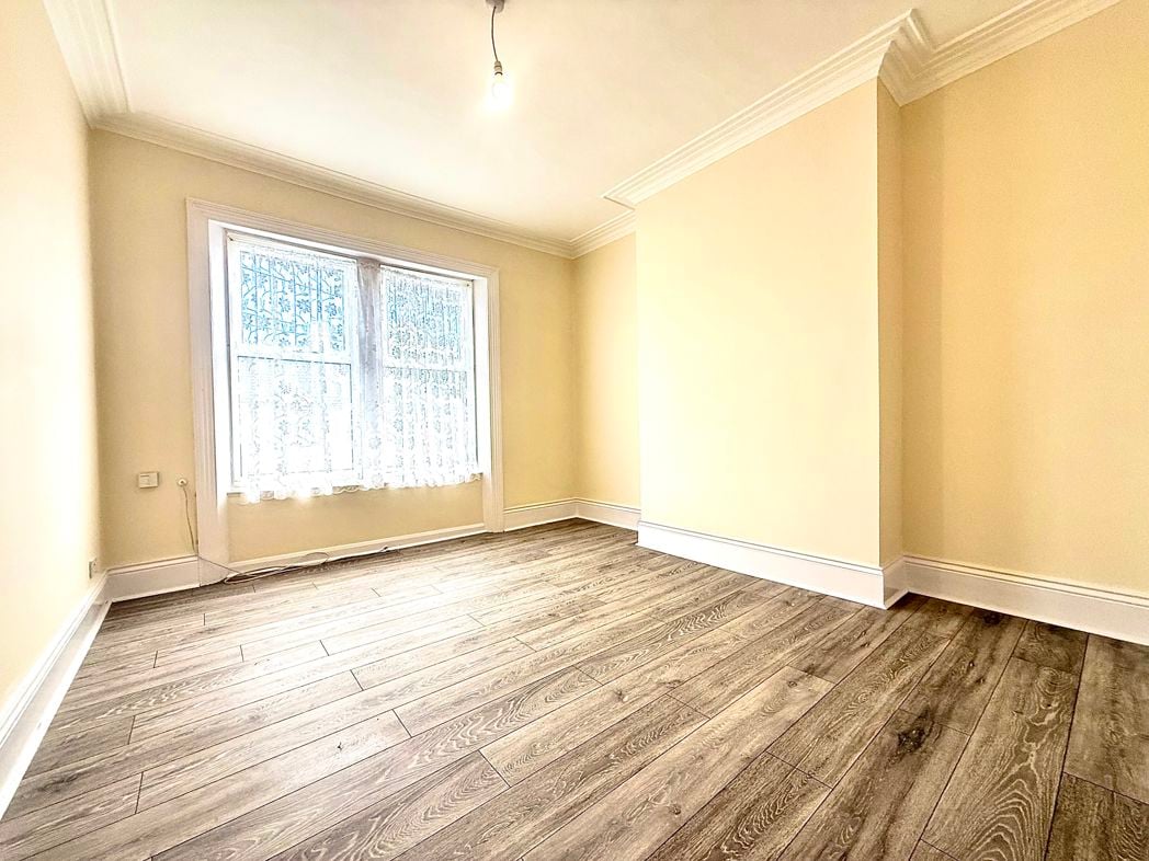 Property image 5 of 8