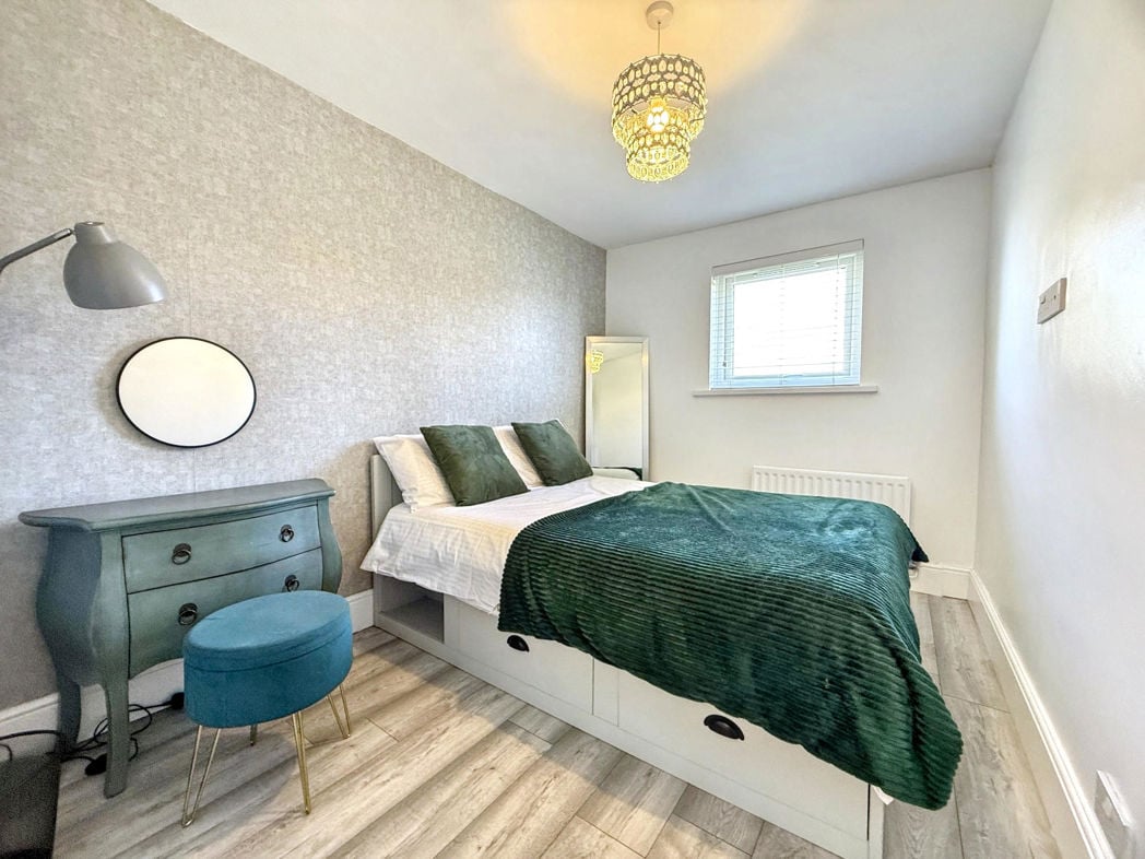 Property image 21 of 33
