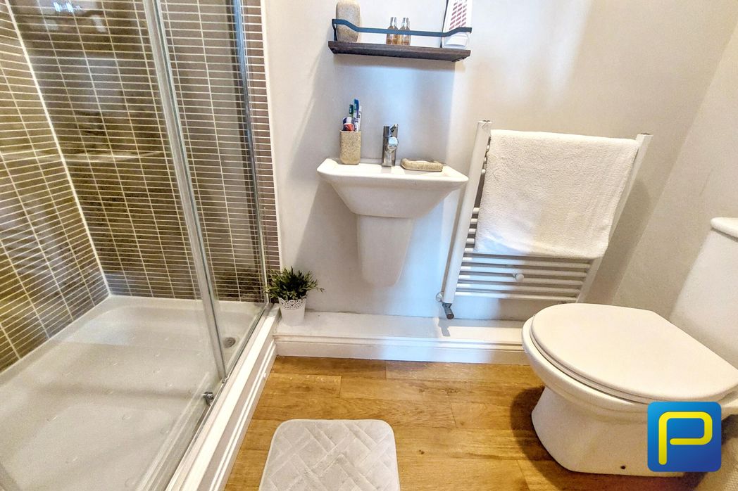 Master Bedroom En Suite