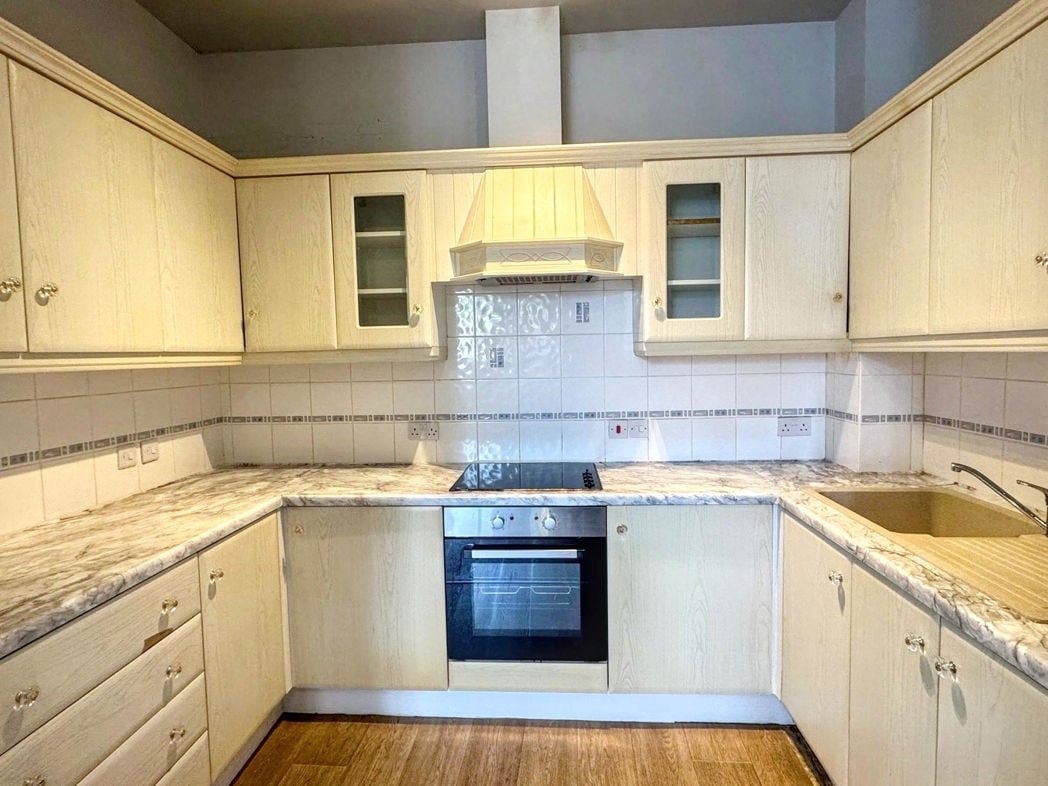 Property image 3 of 12