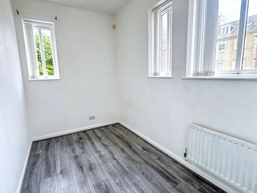 Property image 8 of 12