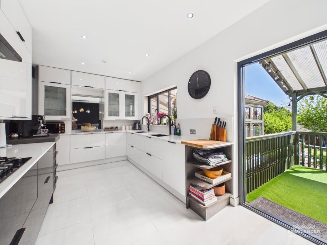 Property image 4 of 38