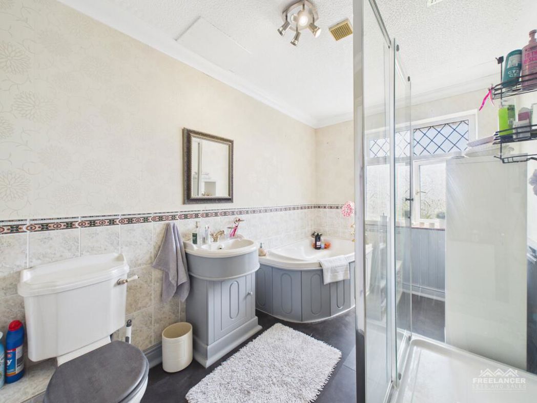 Property image 16 of 38
