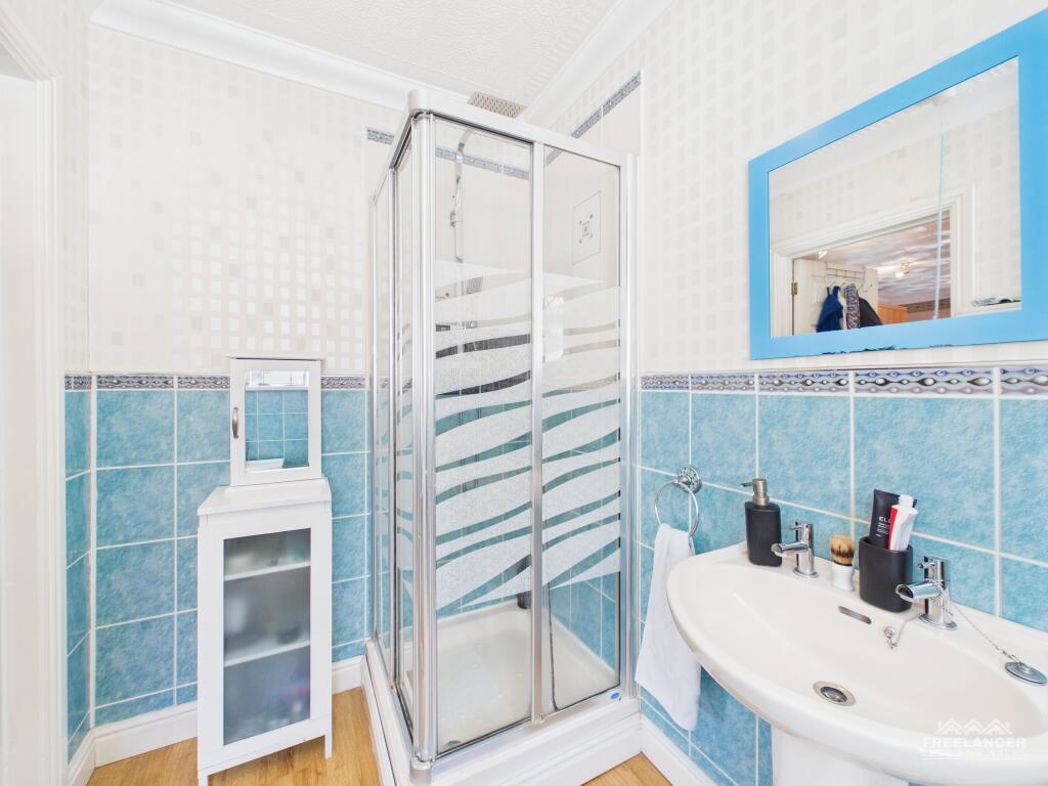 Property image 25 of 38