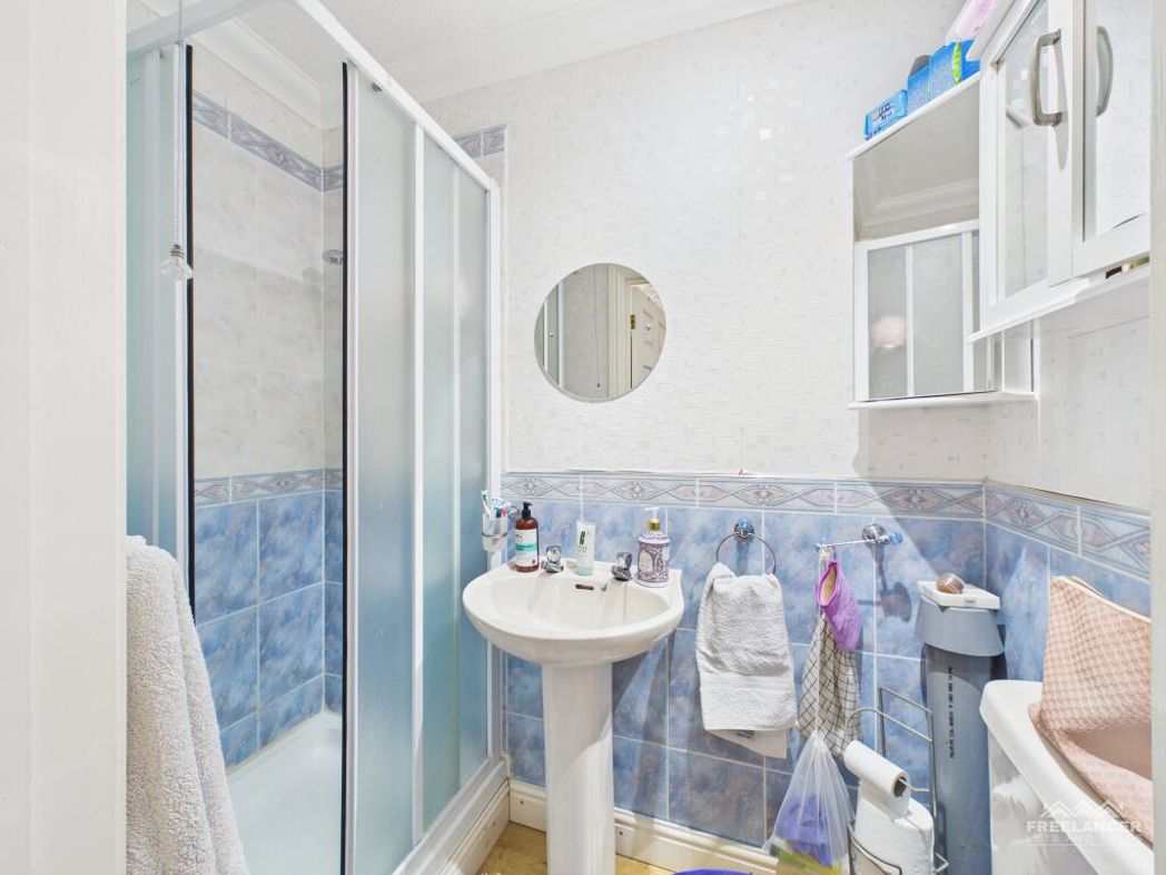 Property image 33 of 38