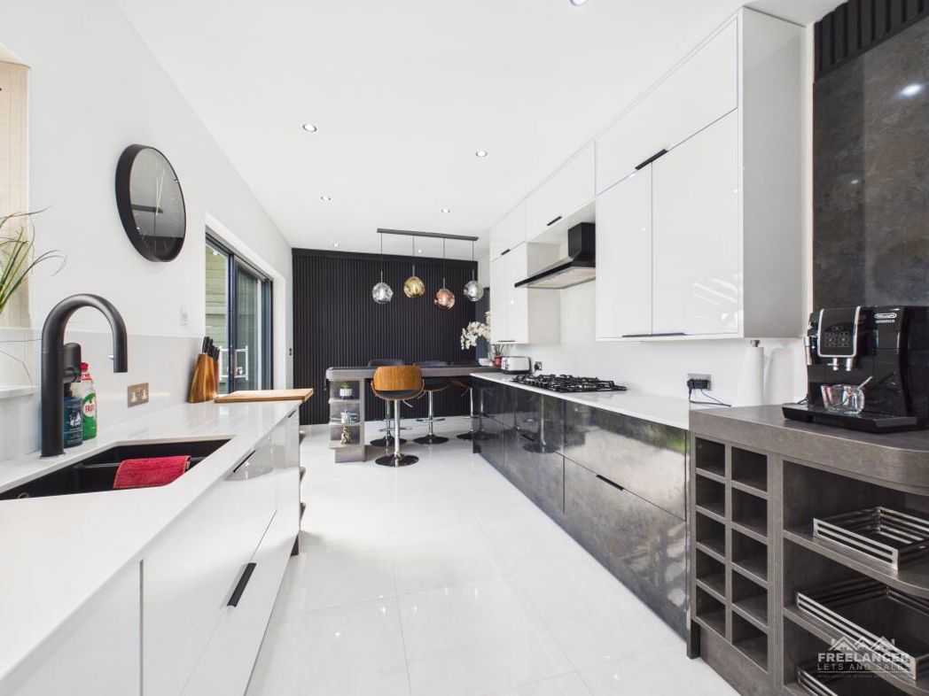 Property image 35 of 38