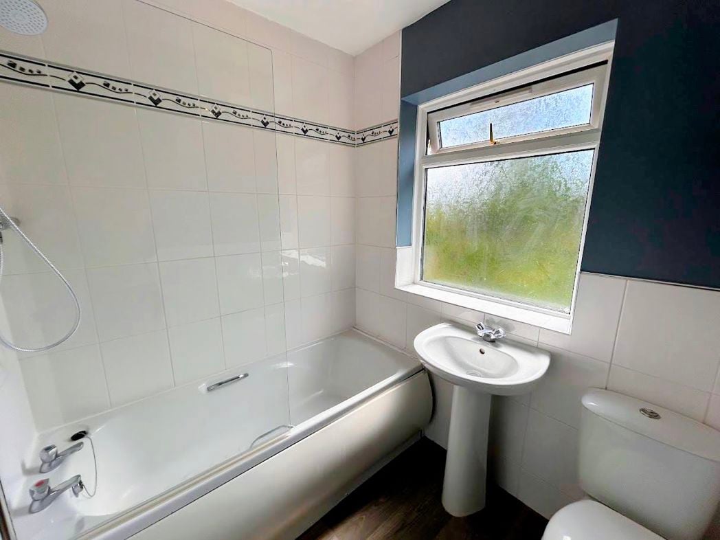 Property image 8 of 12