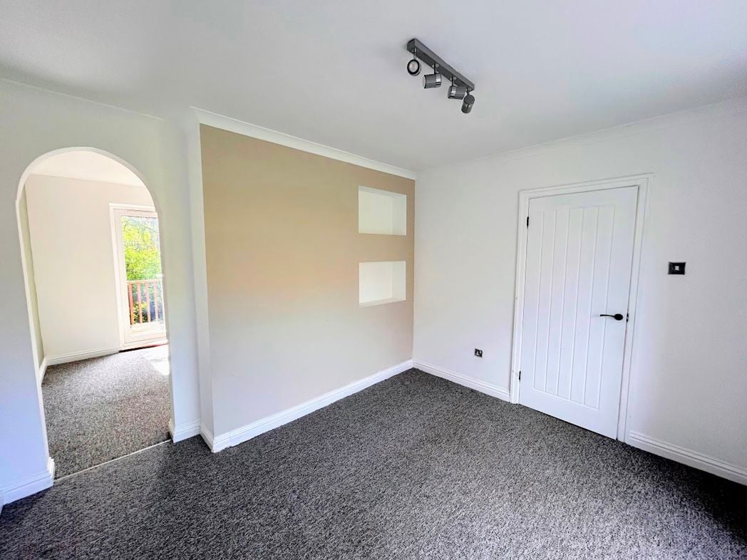 Property image 3 of 12