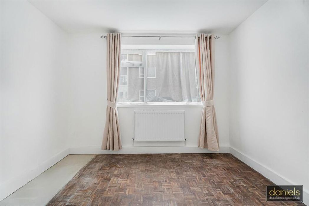 Property image 6 of 9