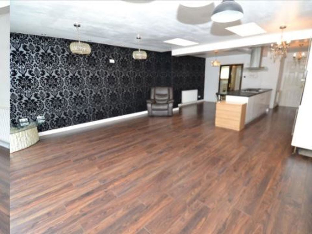 Property image 2 of 10
