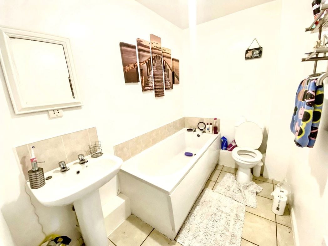 Property image 8 of 9