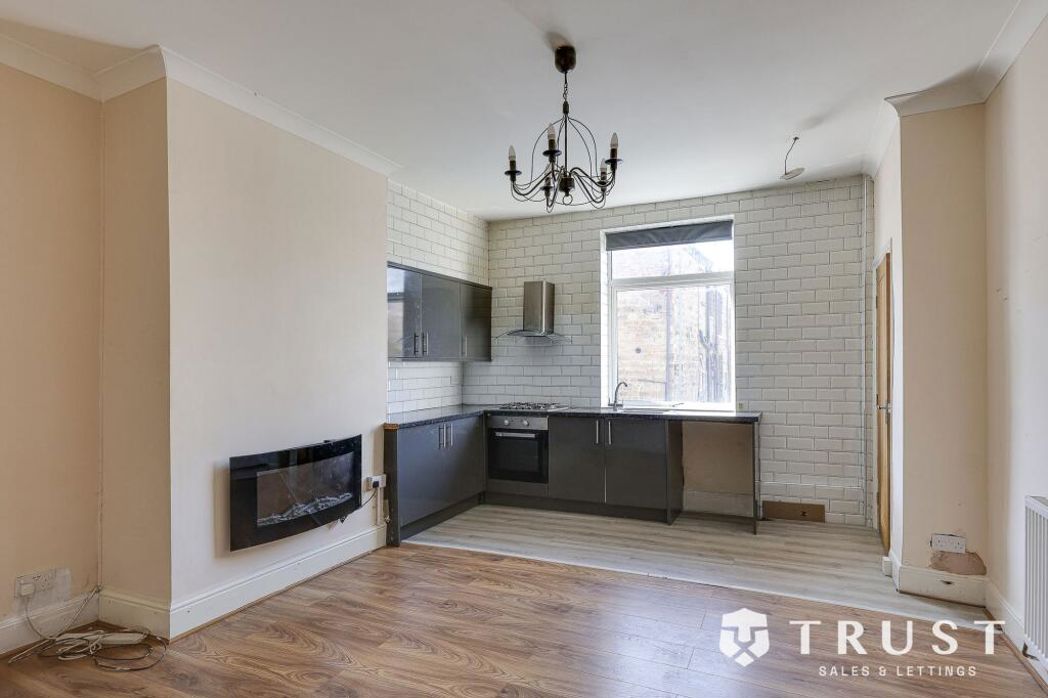 Property image 2 of 13
